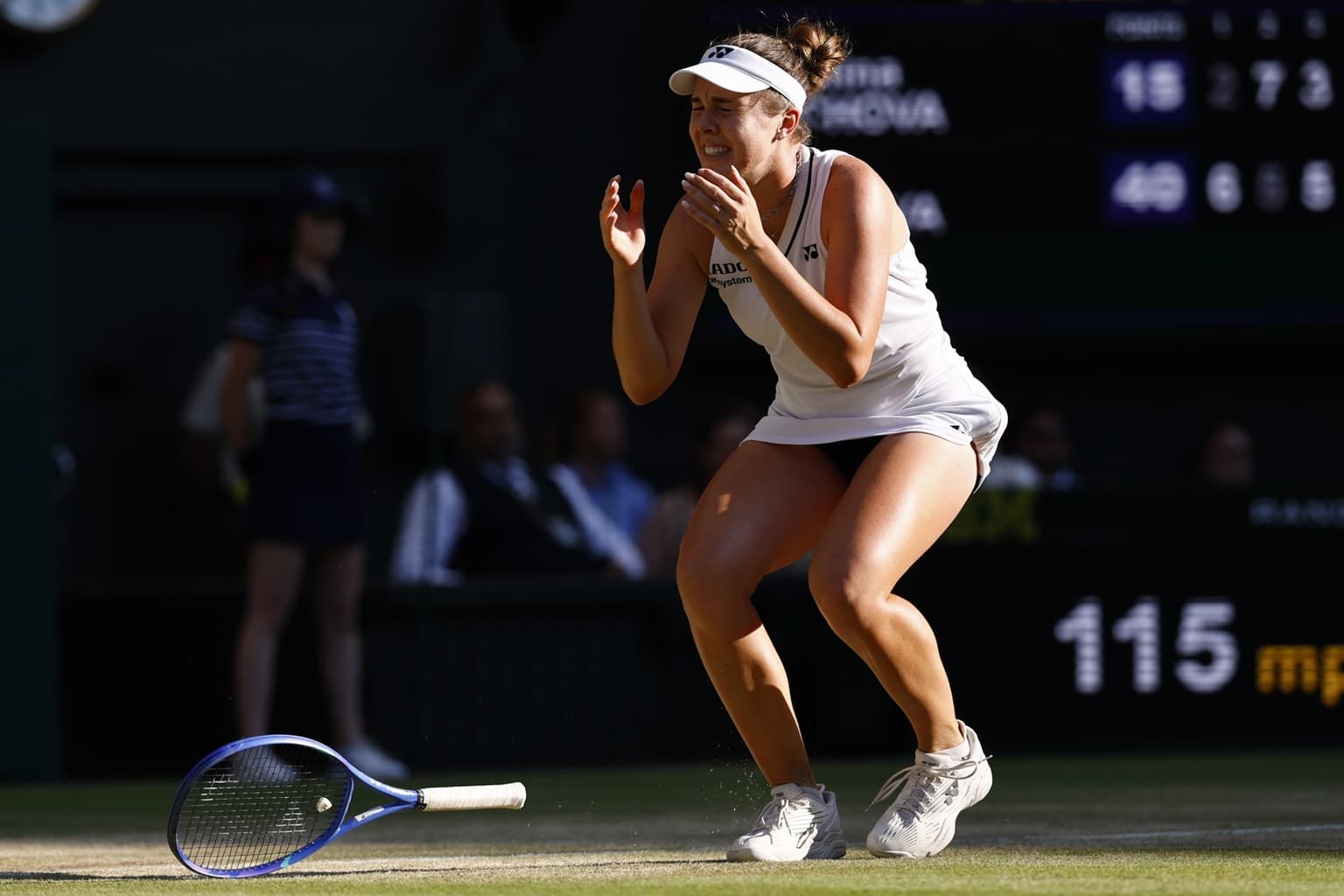 Linda Noskova se consagra campeona de Wimbledon tras vencer a Karolina Muchova