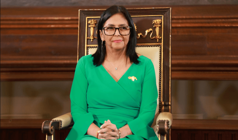 Delcy Rodríguez asegura que «habrá mejoras», pero no revela el monto del aumento salarial