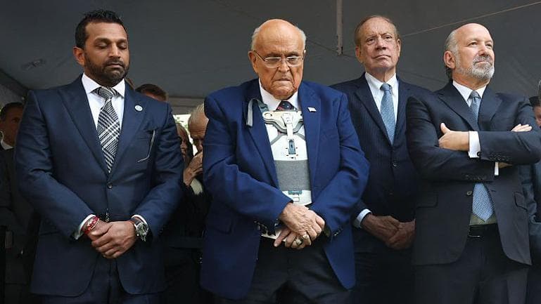 Rudy Giuliani en condición crítica por neumonía