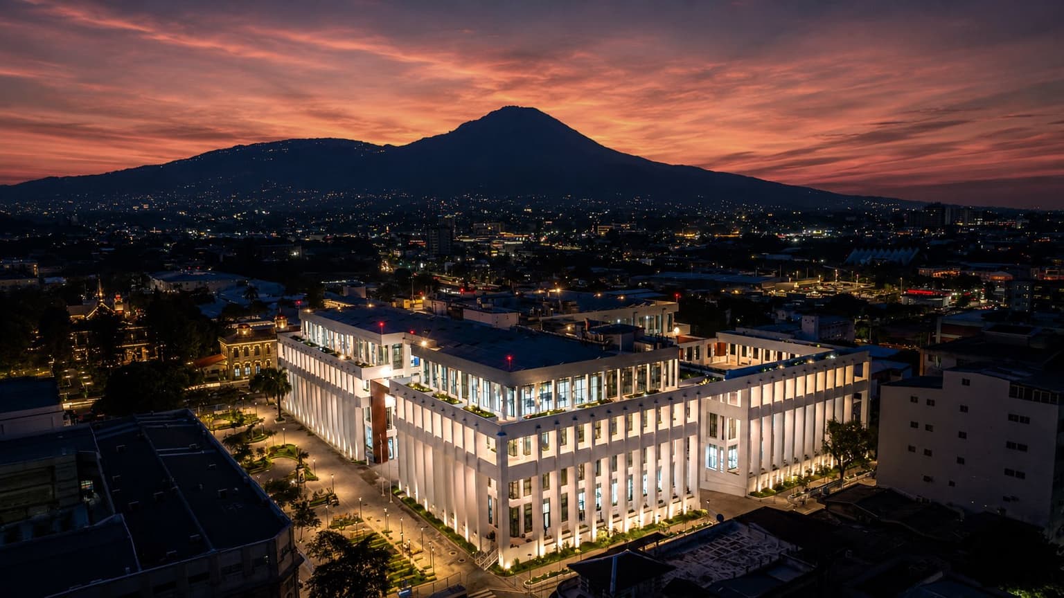 El presidente Nayib Bukele inaugura el nuevo Hospital Rosales en el día que se cumplen siete años de su gobierno