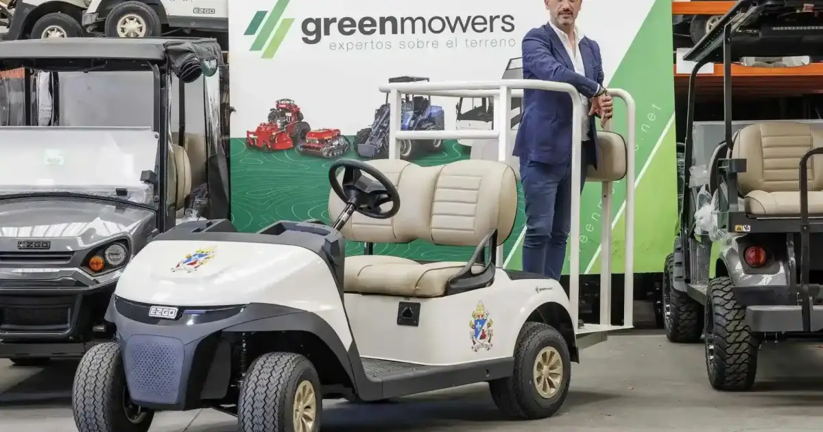 Radiografía del papamóvil con el que León XIV recorrerá Madrid: un auto con más de 500 caballos de potencia... y totalmente eléctrico