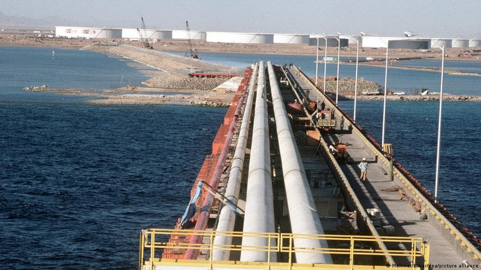 El bloqueo del estrecho de Ormuz impulsa rutas alternativas para el crudo