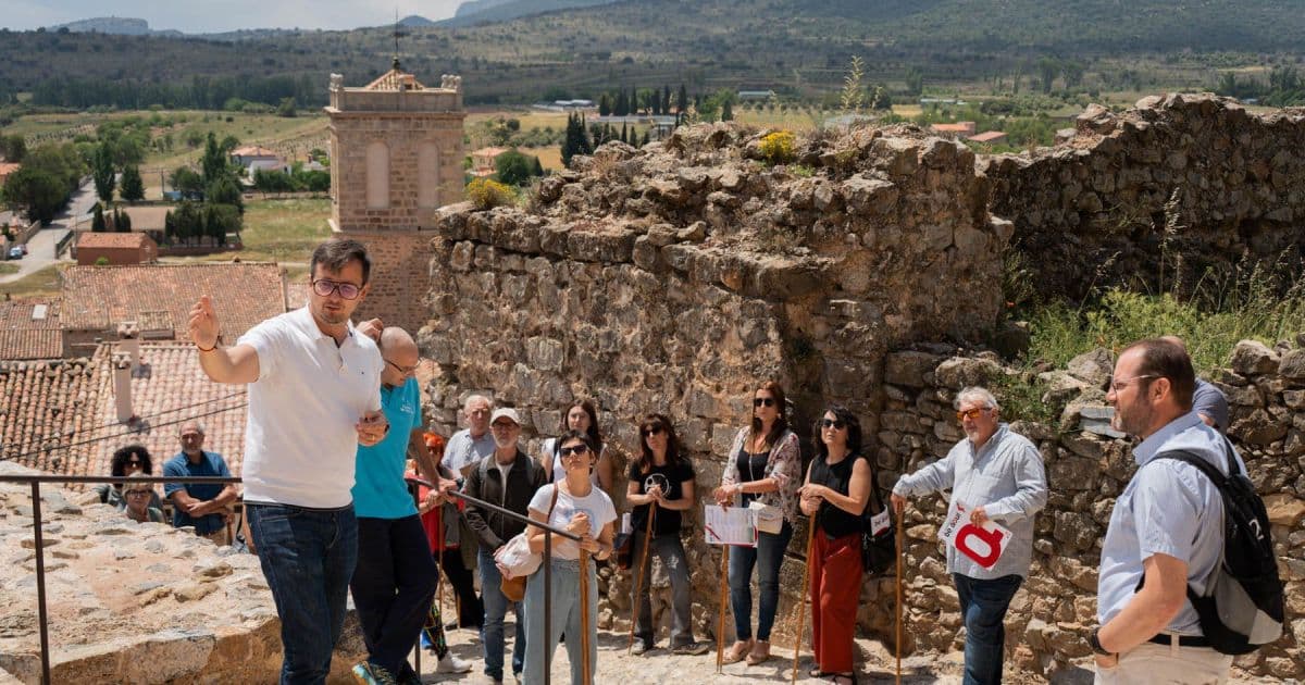 El sector turístico global enfrenta desafíos y transformaciones en diversas regiones