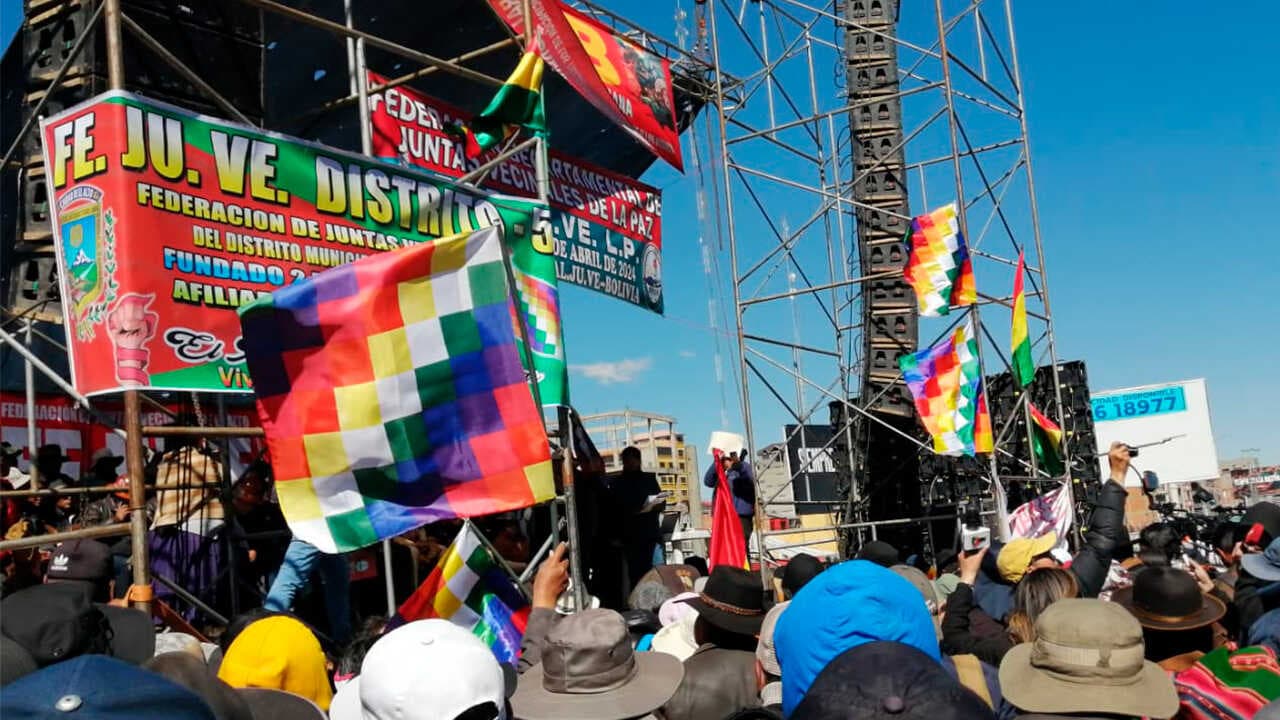 Cabildo de Fejuve en El Alto rechaza el diálogo y ratifica el pedido de la renuncia de Paz